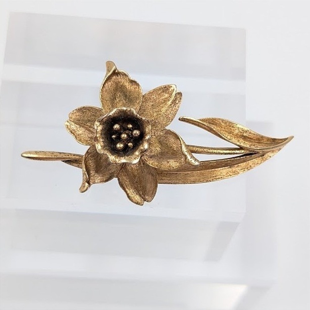Crown Trifari Daffodil Narcissus Brooch‎ 3D Gold Tone Botanical Flower Pin VTG